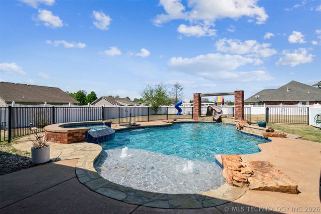 1215 Lyndsey Lane, Pryor, OK 74361