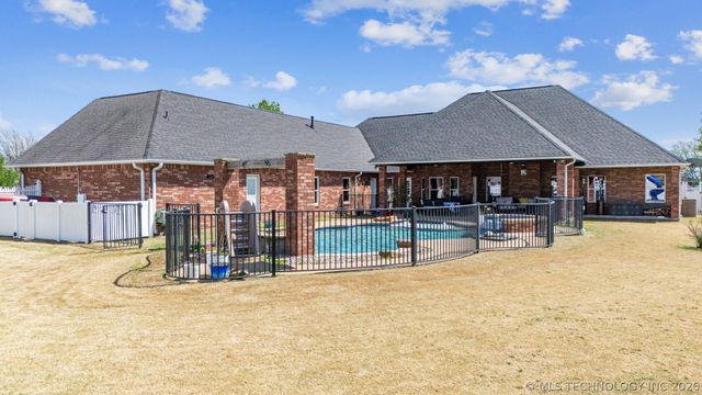 1215 Lyndsey Lane, Pryor, OK 74361