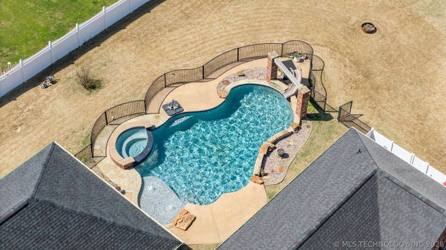 1215 Lyndsey Lane, Pryor, OK 74361