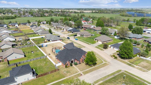 1215 Lyndsey Lane, Pryor, OK 74361