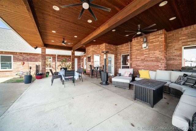 1215 Lyndsey Lane, Pryor, OK 74361