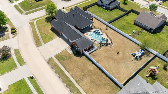 1215 Lyndsey Lane, Pryor, OK 74361