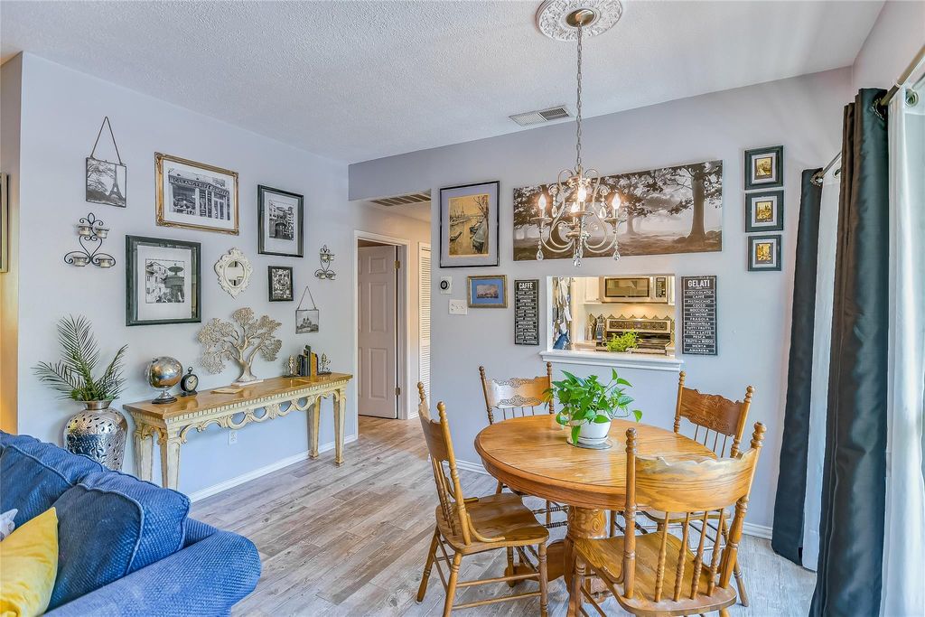 6600 Valleyside RD B-8, Austin, TX 78731