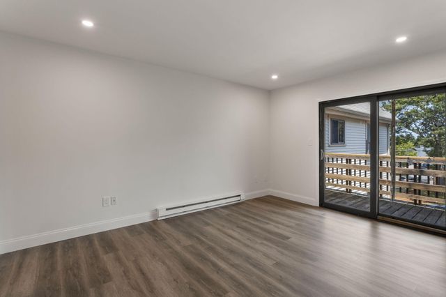 800 Bearses Way APT 4EH, Hyannis, MA 02601