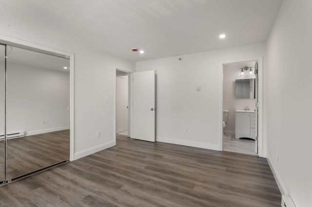800 Bearses Way APT 4EH, Hyannis, MA 02601