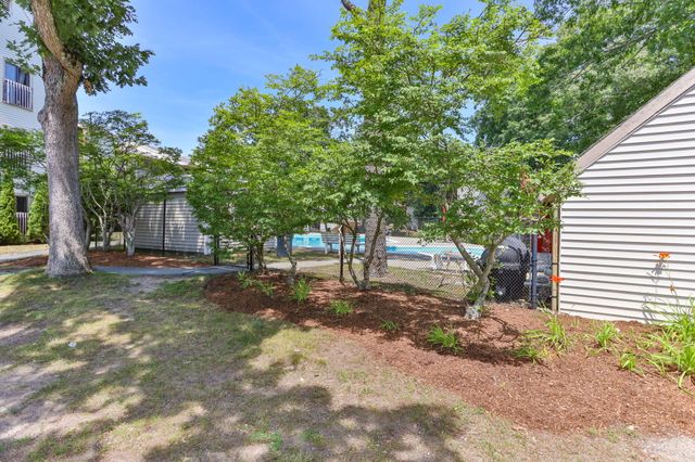 800 Bearses Way APT 4EH, Hyannis, MA 02601