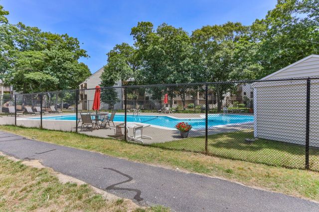 800 Bearses Way APT 4EH, Hyannis, MA 02601