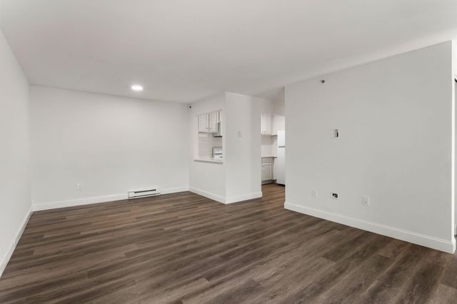 800 Bearses Way APT 4EH, Hyannis, MA 02601