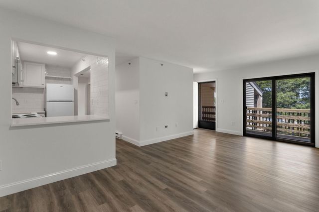800 Bearses Way APT 4EH, Hyannis, MA 02601