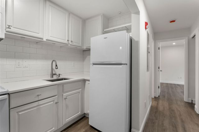 800 Bearses Way APT 4EH, Hyannis, MA 02601