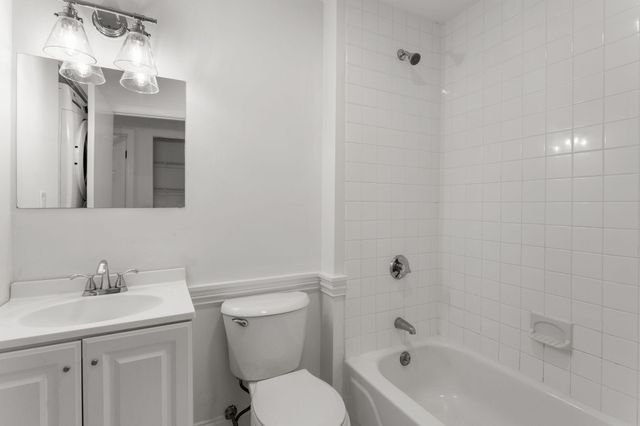 800 Bearses Way APT 4EH, Hyannis, MA 02601