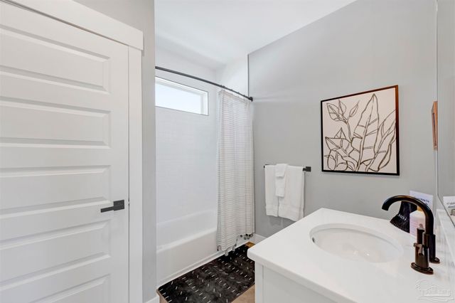 1311 E Hatton St, Pensacola, FL 32503
