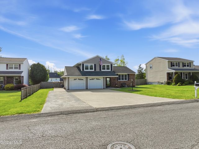 32 Willoughby Drive, Colonie, NY 12205