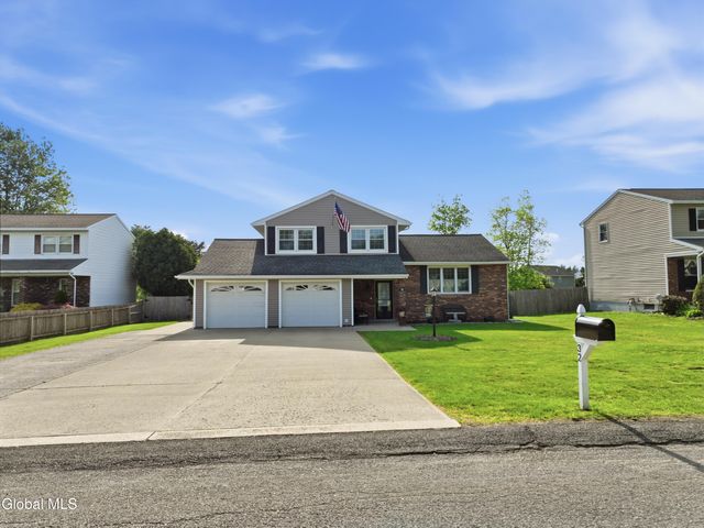 32 Willoughby Drive, Colonie, NY 12205