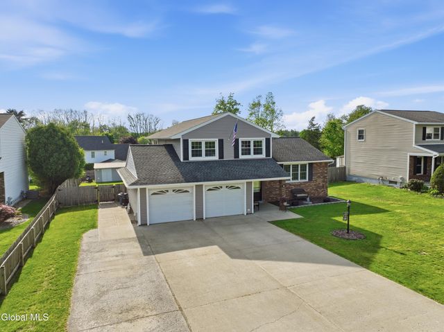 32 Willoughby Drive, Colonie, NY 12205