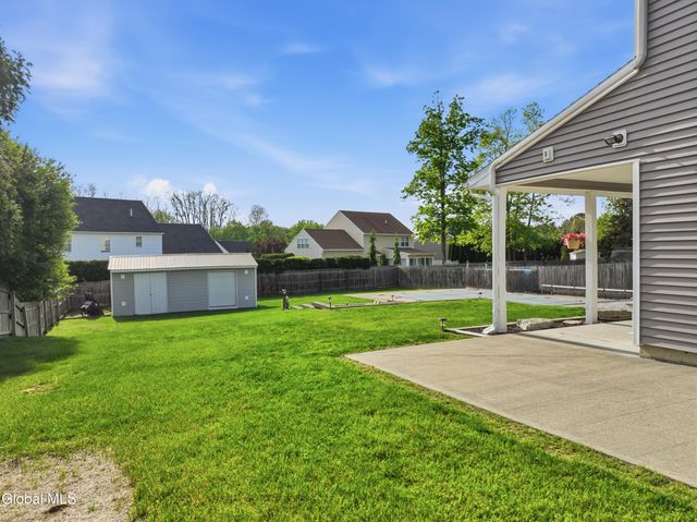 32 Willoughby Drive, Colonie, NY 12205