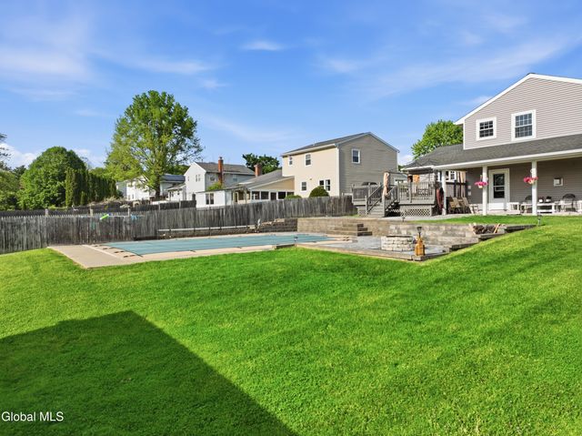 32 Willoughby Drive, Colonie, NY 12205