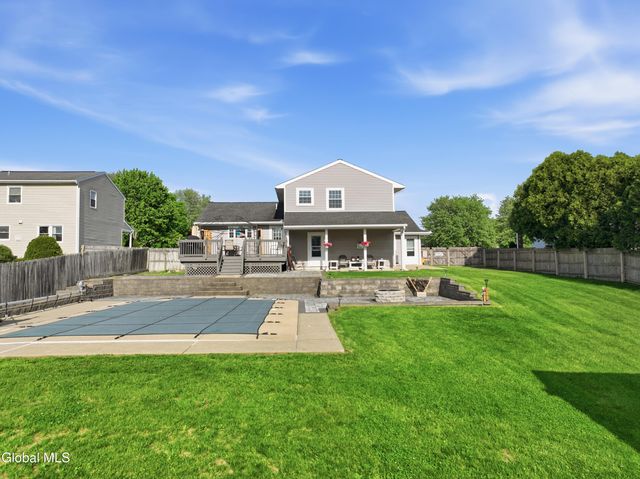 32 Willoughby Drive, Colonie, NY 12205