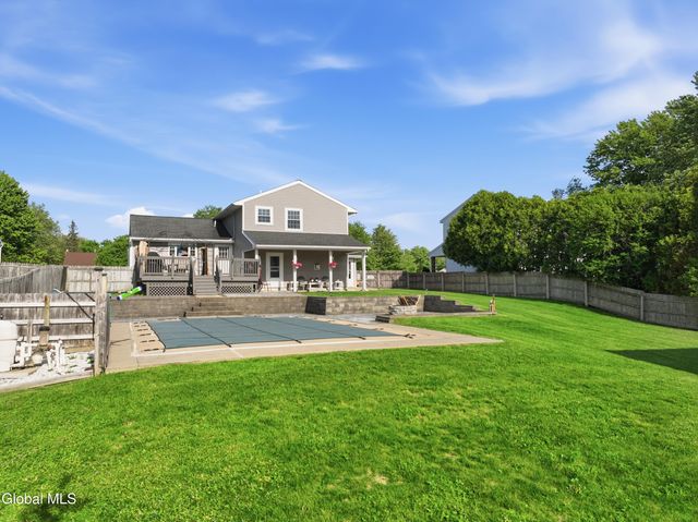 32 Willoughby Drive, Colonie, NY 12205