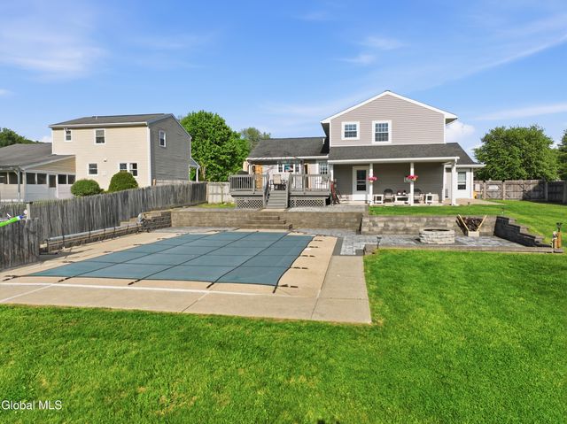 32 Willoughby Drive, Colonie, NY 12205