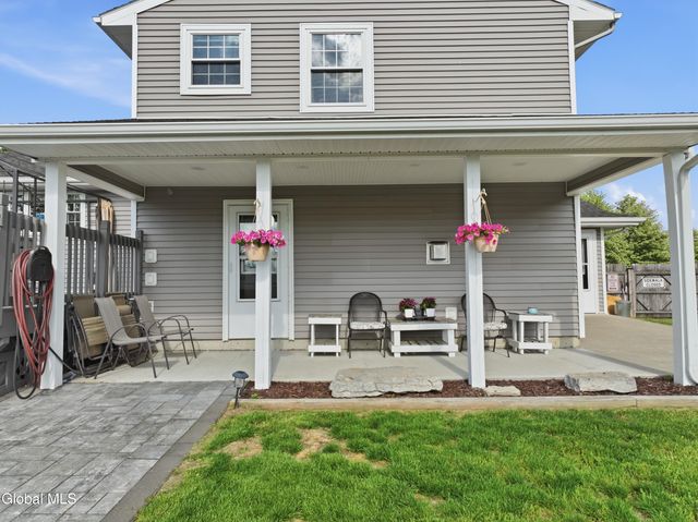 32 Willoughby Drive, Colonie, NY 12205