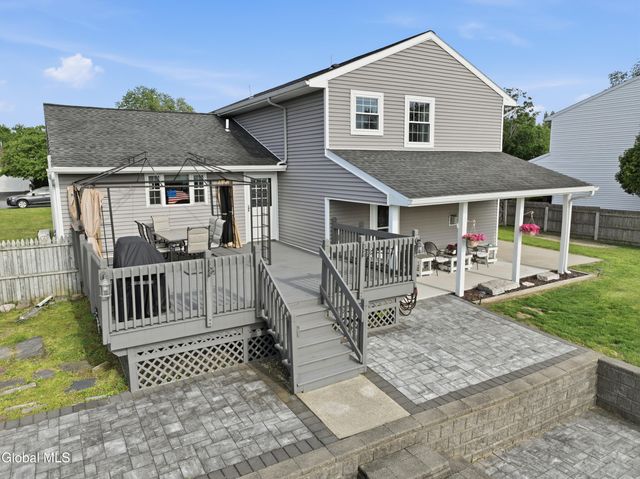 32 Willoughby Drive, Colonie, NY 12205