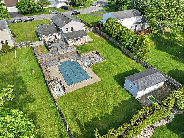 32 Willoughby Drive, Colonie, NY 12205