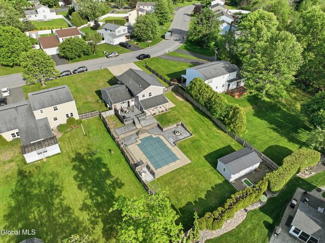 32 Willoughby Drive, Colonie, NY 12205