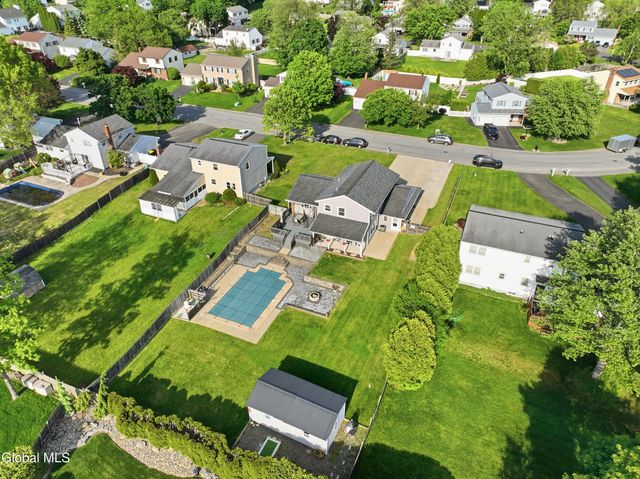 32 Willoughby Drive, Colonie, NY 12205