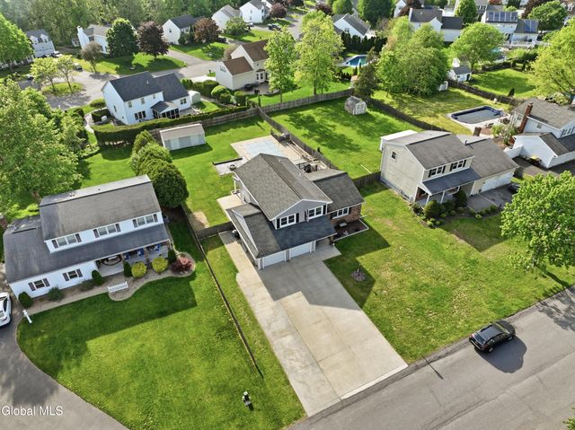 32 Willoughby Drive, Colonie, NY 12205
