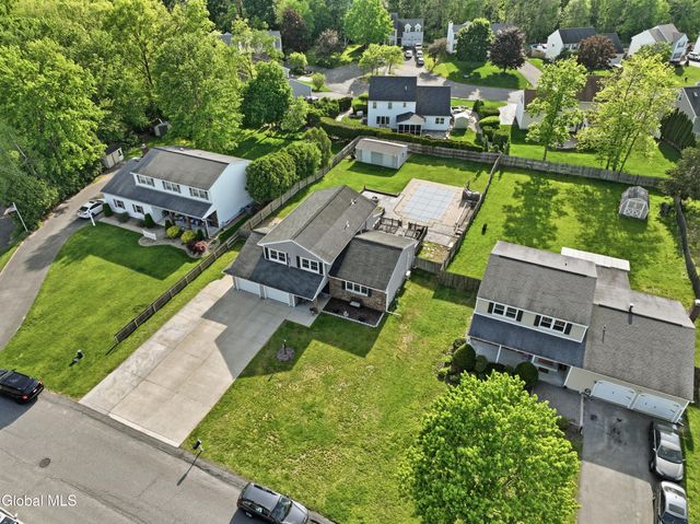 32 Willoughby Drive, Colonie, NY 12205