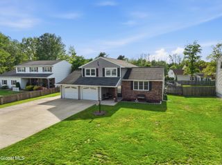 32 Willoughby Drive, Colonie, NY 12205