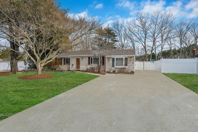 3 Timber Trail Lane, Medford, NY 11763