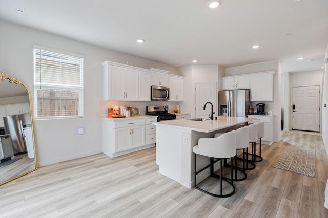 1738 Justice Avenue, Tulare, CA 93274