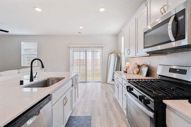 1738 Justice Avenue, Tulare, CA 93274