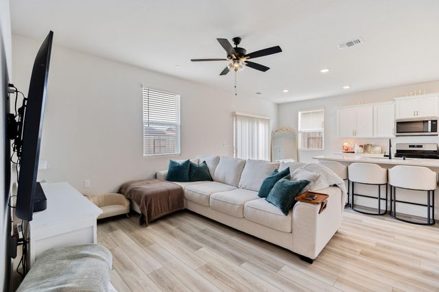 1738 Justice Avenue, Tulare, CA 93274