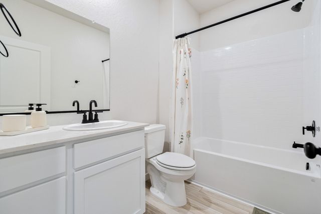 1738 Justice Avenue, Tulare, CA 93274