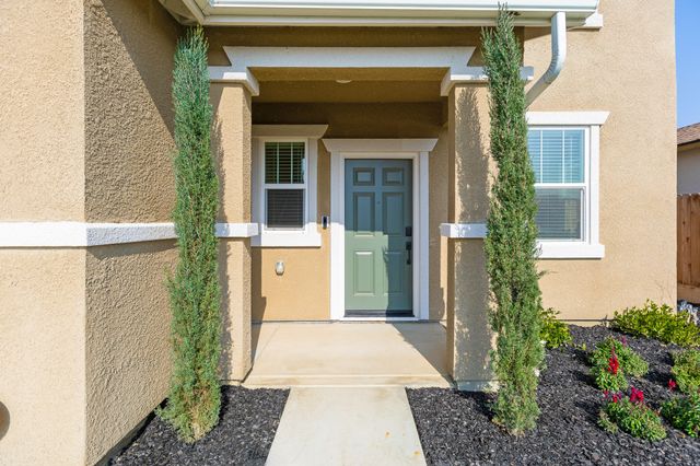 1738 Justice Avenue, Tulare, CA 93274