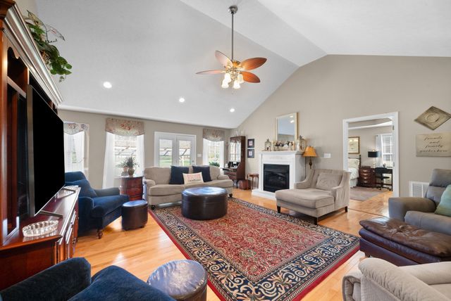 115 Farmhill Dr, Hopkinsville, KY 42240