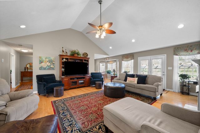 115 Farmhill Dr, Hopkinsville, KY 42240