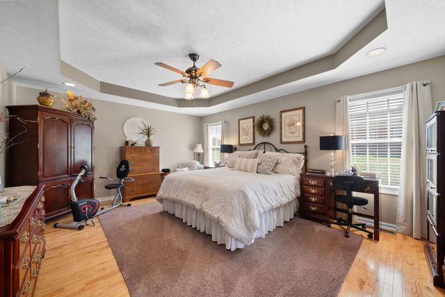 115 Farmhill Dr, Hopkinsville, KY 42240