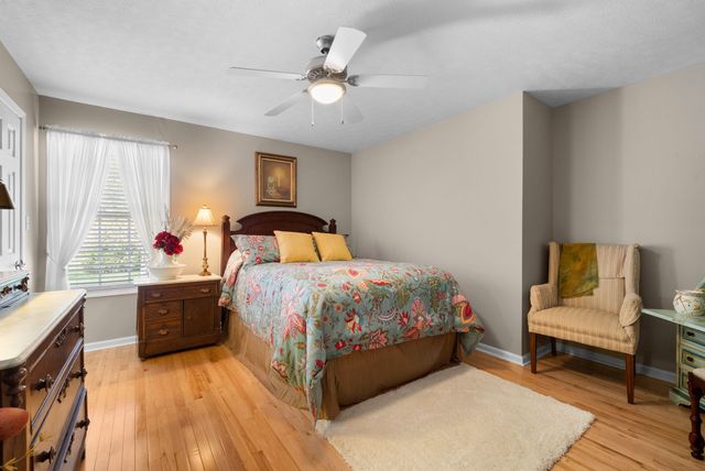 115 Farmhill Dr, Hopkinsville, KY 42240