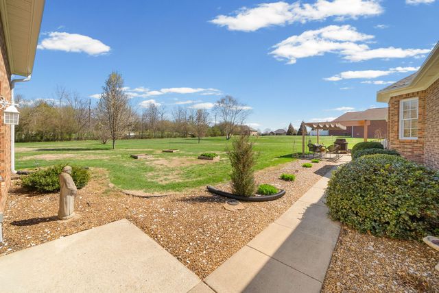 115 Farmhill Dr, Hopkinsville, KY 42240