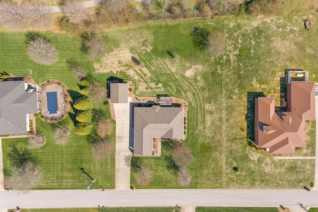 115 Farmhill Dr, Hopkinsville, KY 42240