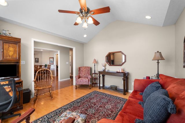 115 Farmhill Dr, Hopkinsville, KY 42240