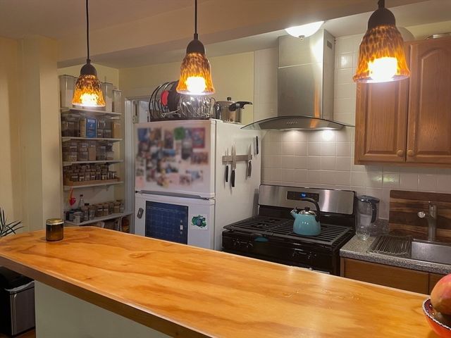 25 Andrew St 1, Cambridge, MA 02139