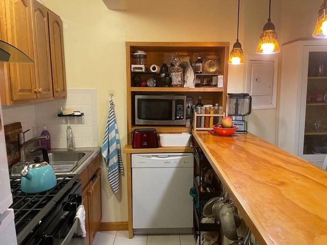 25 Andrew St 1, Cambridge, MA 02139