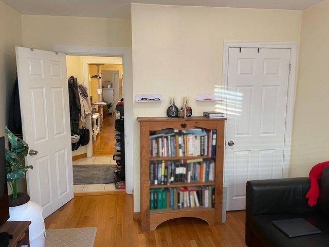 25 Andrew St 1, Cambridge, MA 02139