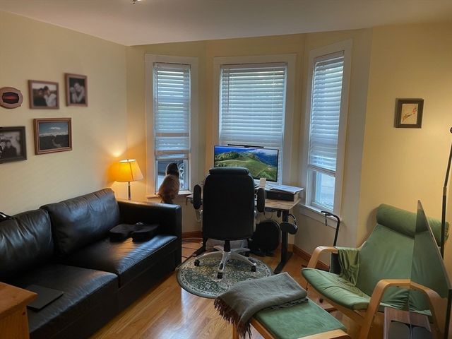 25 Andrew St 1, Cambridge, MA 02139