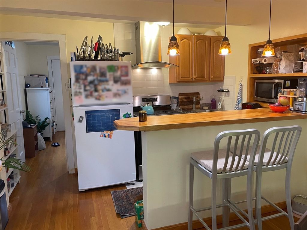 25 Andrew St 1, Cambridge, MA 02139